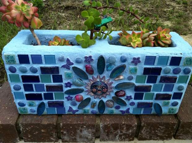 Cinder block mosaic planter: 