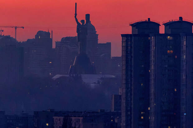 УНИАН: в Киеве из-за проблем с электричеством закрываются ТЦ