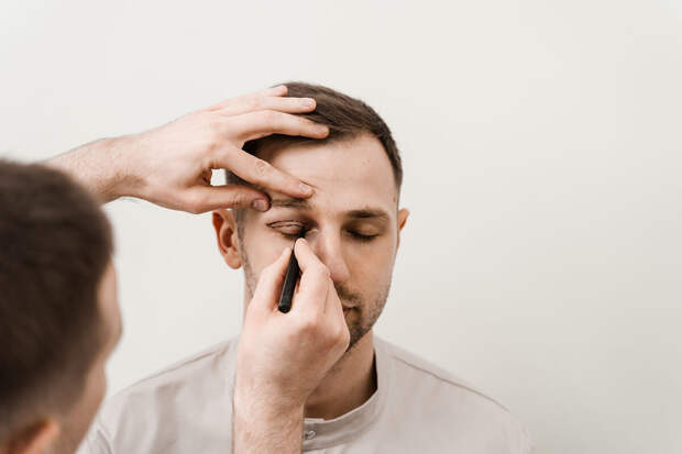 Врач Снигирь: мужчины все чаще выбирают пластику, чтобы иметь спортивное тело