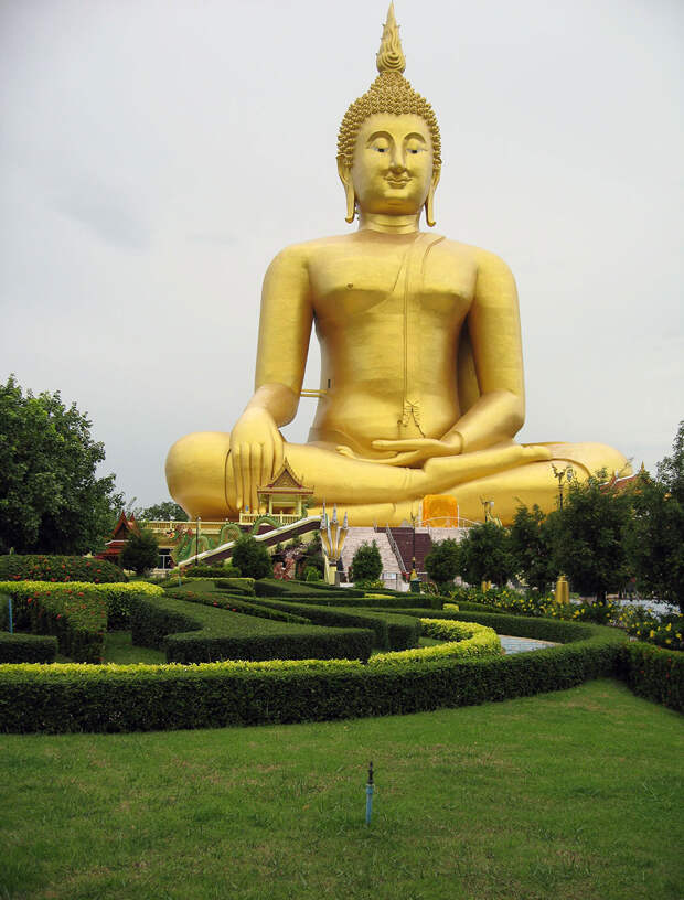Статуя Будды в Анг Тонг