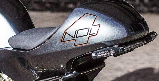 Кафе рейсер Ducati Monster 4Nol от ателье Smokin Motorcycles