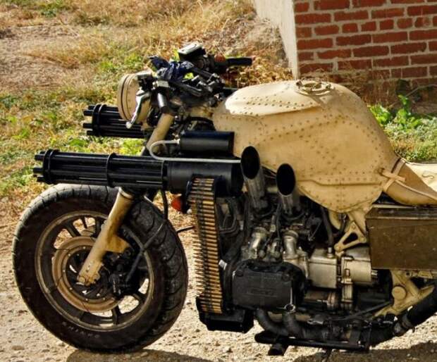 motorcycle_with_two_guns_01