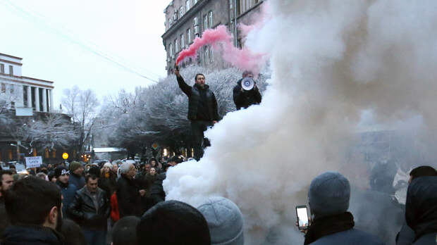 Пашинян цепляется за власть, Армения борется за жизнь