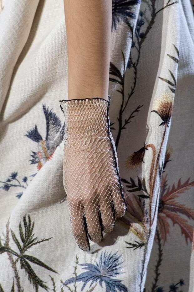 сшить короткие нарядные перчатки