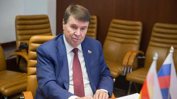 Киеву подсказали способ вернуть Крым: Сенатор предложил Украине войти в состав России