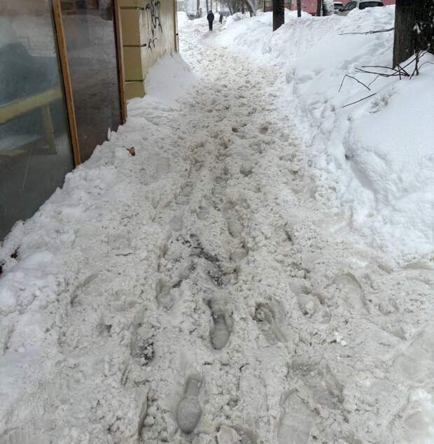 Туляки пожаловались на нечищеные пешеходные тропинки на улицах Оружейная и 9 Мая