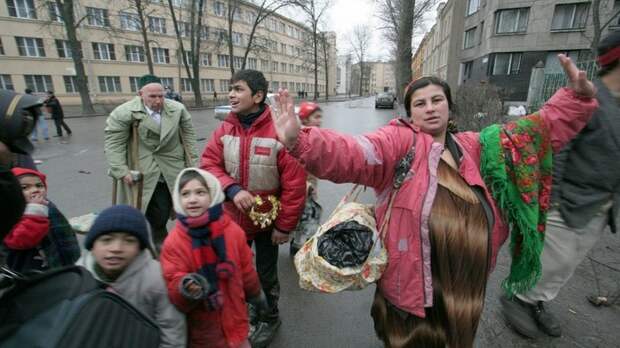 Русские дружины ловят мигрантов-нарушителей, чтобы передать полиции