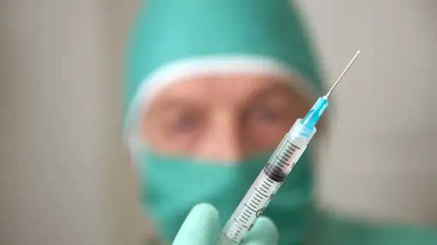 Вирусолог Чумаков назвал подходящий для повторной ревакцинации от COVID-19 препарат