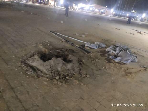 Парк Югра-Макеевка .30 марта была красивая картинка-фонтан с цветовым эффектом