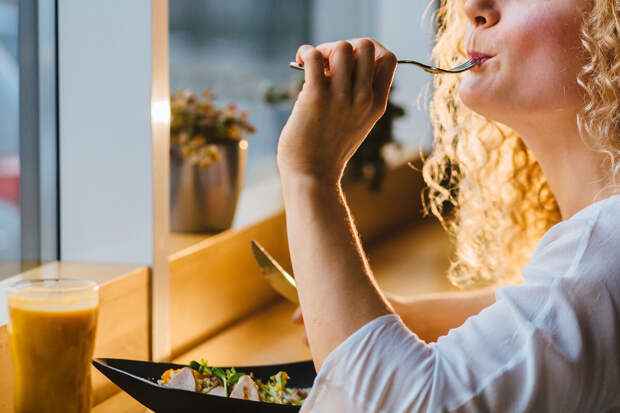 Диетолог Пристанский: скорость поглощения пищи не влияет на ее усвояемость