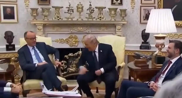 Трамп ударил Мерца по коленке в Белом доме: момент попал на видео