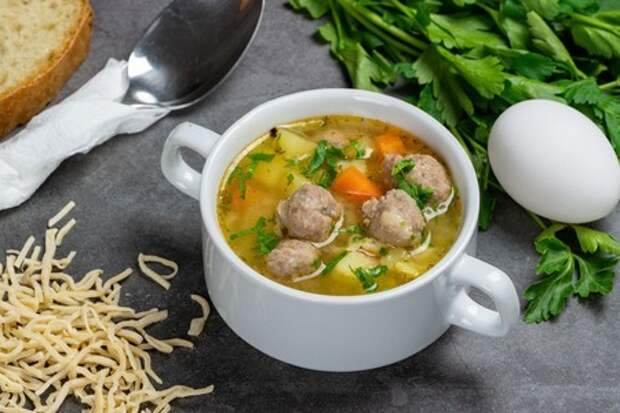 Рецепт быстрого супа с овощами, фрикадельками и клецками