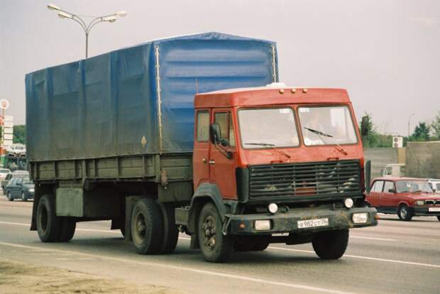 В «девичестве» – КАЗ-608В2 выпуска 1988 года, теперь – без пяти минут Mercedes )) грузовик, колхида