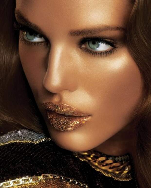 Календарь на 2012 год от компании Maybelline 