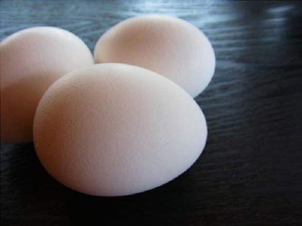 Перед приготовлением яйца следует ополоснуть под проточной водой / Фото: goldenpolus.ru