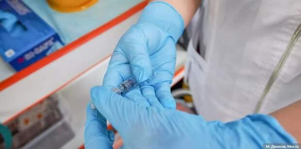 За первые пять часов на прививку от COVID-19 записалось 5000 москвичей