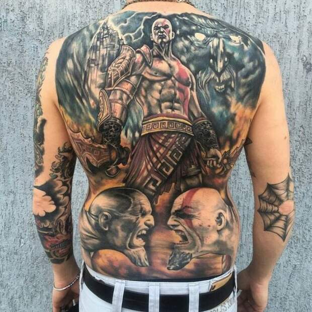 6. Видимо, этот парень действительно любит God of War - татуировка выполнена потрясающе геймеры, игры, татуировки