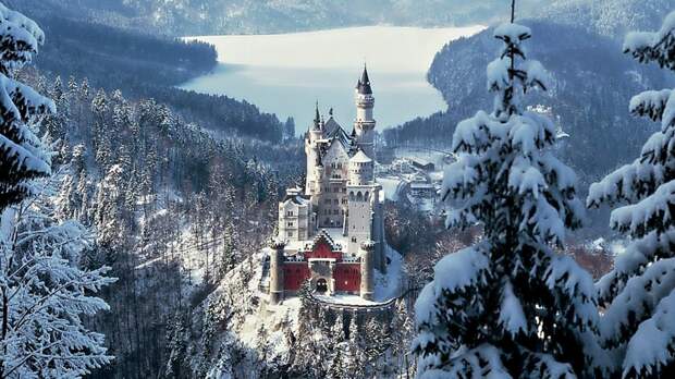 Картинки по запросу Замок Нойшванштайн зимой, Германия.