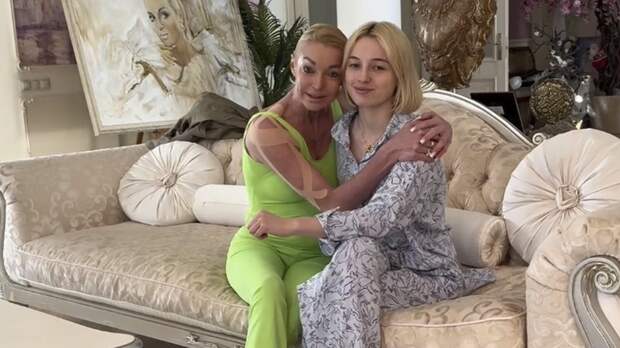 Дочь Анастасии Волочковой официально так и не вышла замуж