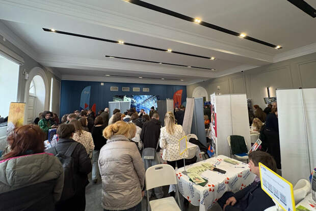 Тулякам рассказали, как работает молодёжный клуб на ярмарке трудоустройства