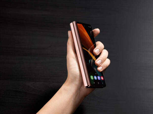 Почти идеальный гибкий смартфон Samsung. Представлен Galaxy Z Fold2