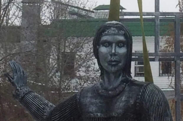 В РФ зарегистрировали два товарных знака со скандальной скульптурой Аленки