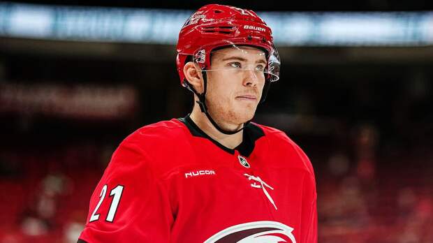 Гол и ассист Никишина помог «Каролине» обыграть «Питтсбург», у Свечникова передача и забитый буллит