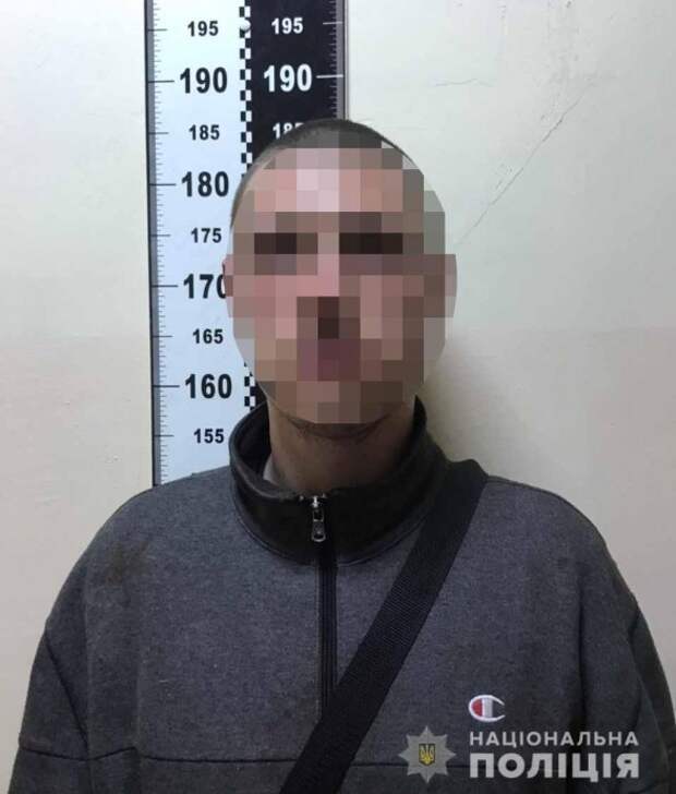 В Виннице мужчина напал на незнакомых людей