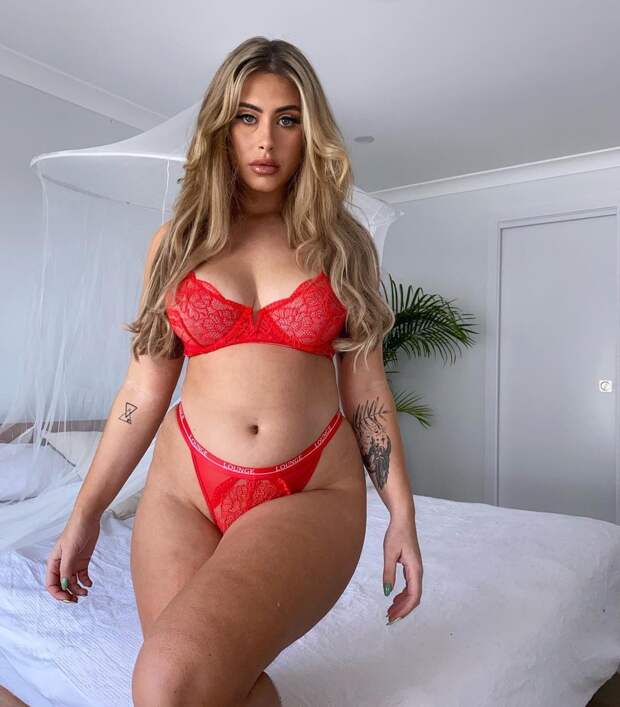 24-летняя австралийка выложила фото с целлюлитом и лишилась работы