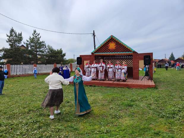 Русский «Каравон» открыл череду национальных праздников в Татарстане