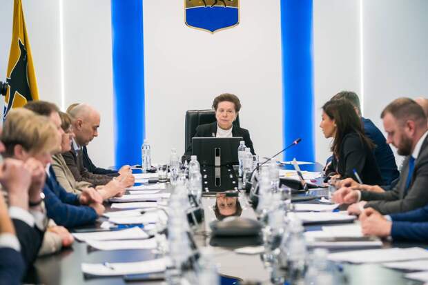 Бывший мэр Сургута Филатов впервые после отставки появился на совещании у Комаровой
