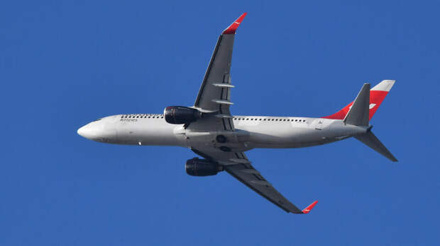 Летевший из Сочи в Кемерово самолет приземлился в Барнауле из-за неисправности