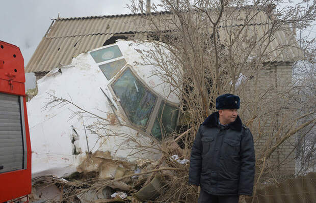 Упавший турецкий Boeing разрушил половину поселка в Киргизии: кадры с места трагедии