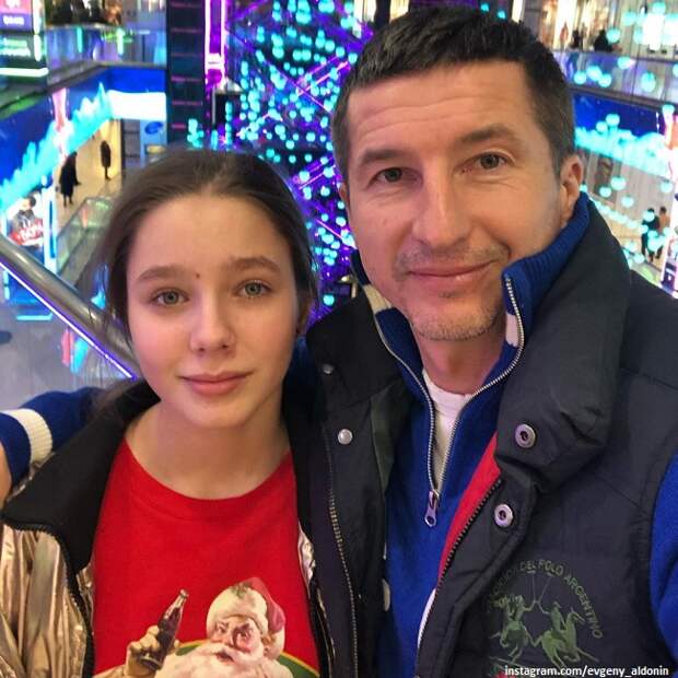 Евгений Алдонин сводил 14-летнюю дочь от Юлии Началовой в театр