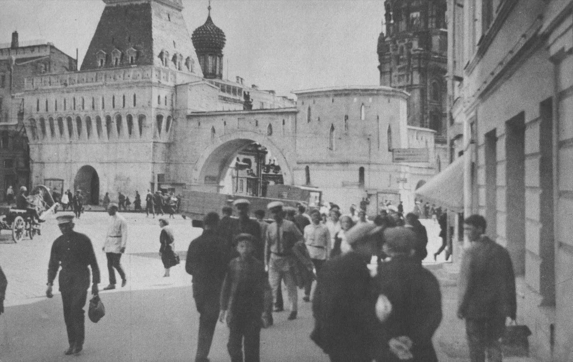 СССР — страна узаконенного абсурда.