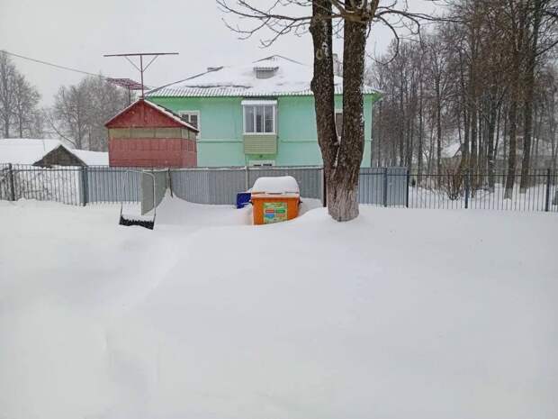 В Туле жители жалуются на задержки вывоза мусора из-за сложных дорожных условий