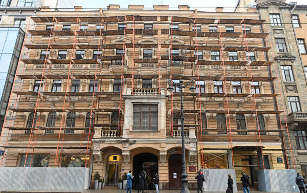 На Невском проспекте начался сезон ремонта жилых домов