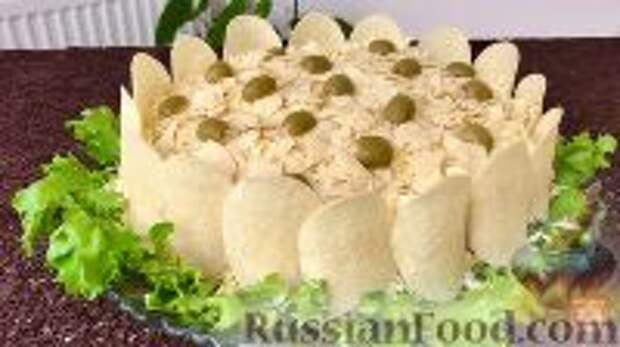 Фото к рецепту: Салат "Золотой петушок" с курицей и морковью по-корейски