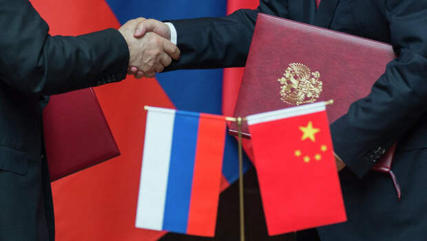 Флаги Россия и Китая. Архивное фото
