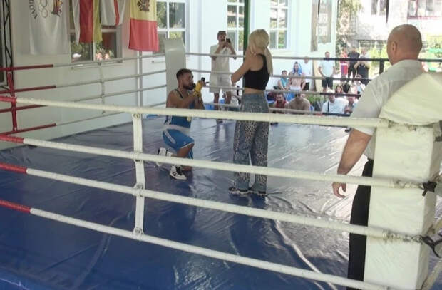 Нокаут не только сопернику: боксёр сделал предложение прямо после боя в Оргееве