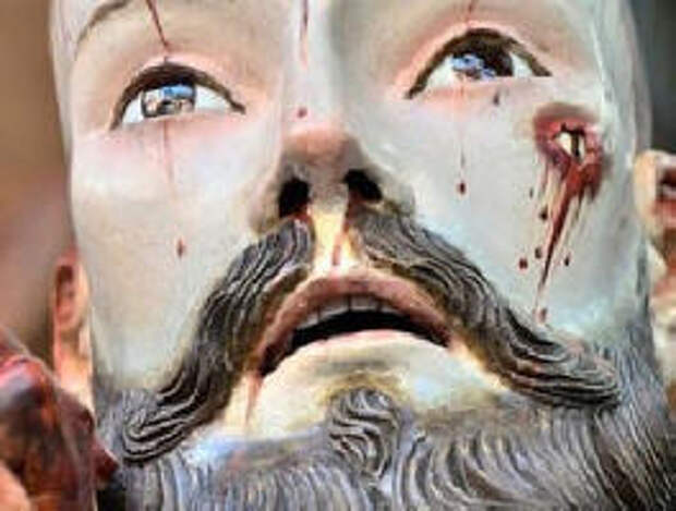 У 300-летней статуи Христа в Мексике нашли человеческие зубы