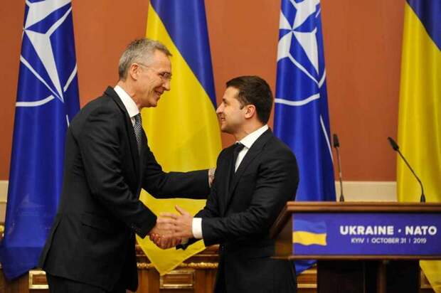 Украина для НАТО – удобная база подготовки цветных революций и военных операций