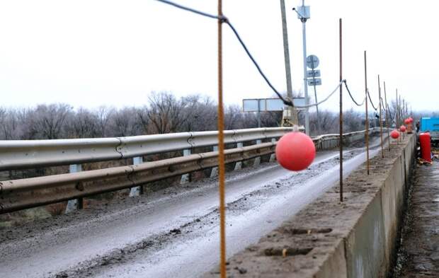 Под Астраханью на неделю ограничено ночное автодвижение по мосту через ерик Сухой Рычан