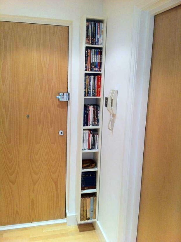 Компактный книжный шкаф.
