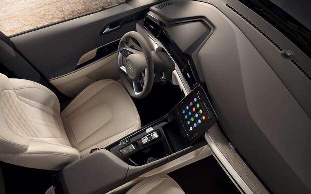 Хорошо оснащенный и безопасный семейный минивэн привезли в РФ: известныцены