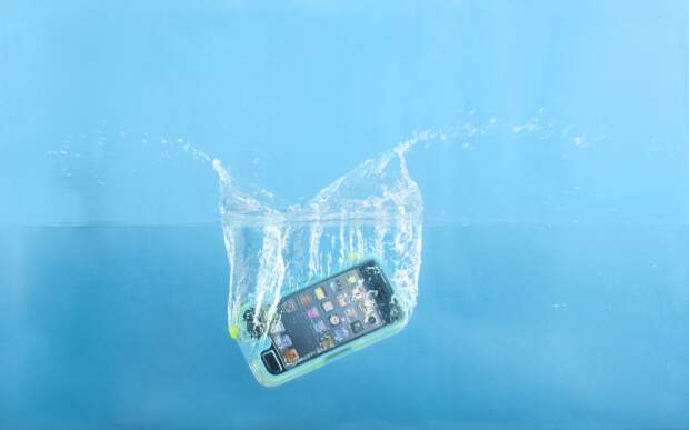 Как восстановить iPhone после попадания в него воды или другой жидкости