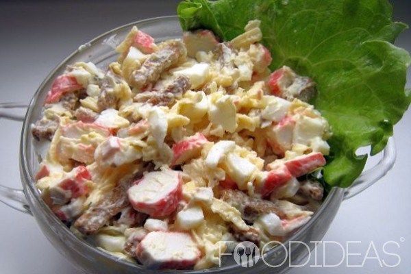 Крабовый салат с сухариками