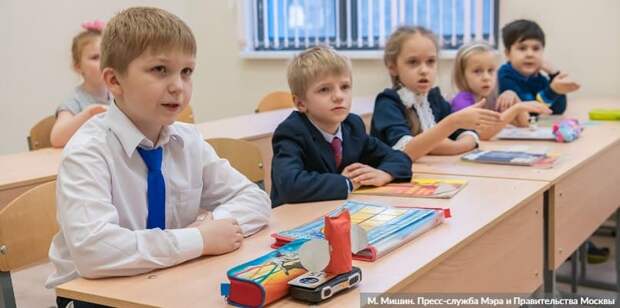 Собянин: В Москве проведено масштабное благоустройство школьных дворов и стадионов