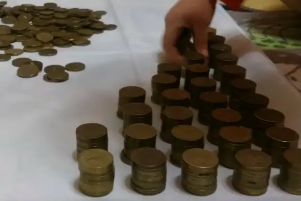 Бутылка-копилка. Такая была почти у каждого