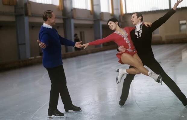 Станислав Жук с Ириной Родниной и Александром Зайцевым. Станислав Жук с Ириной Родниной и Александром Зайцевым.